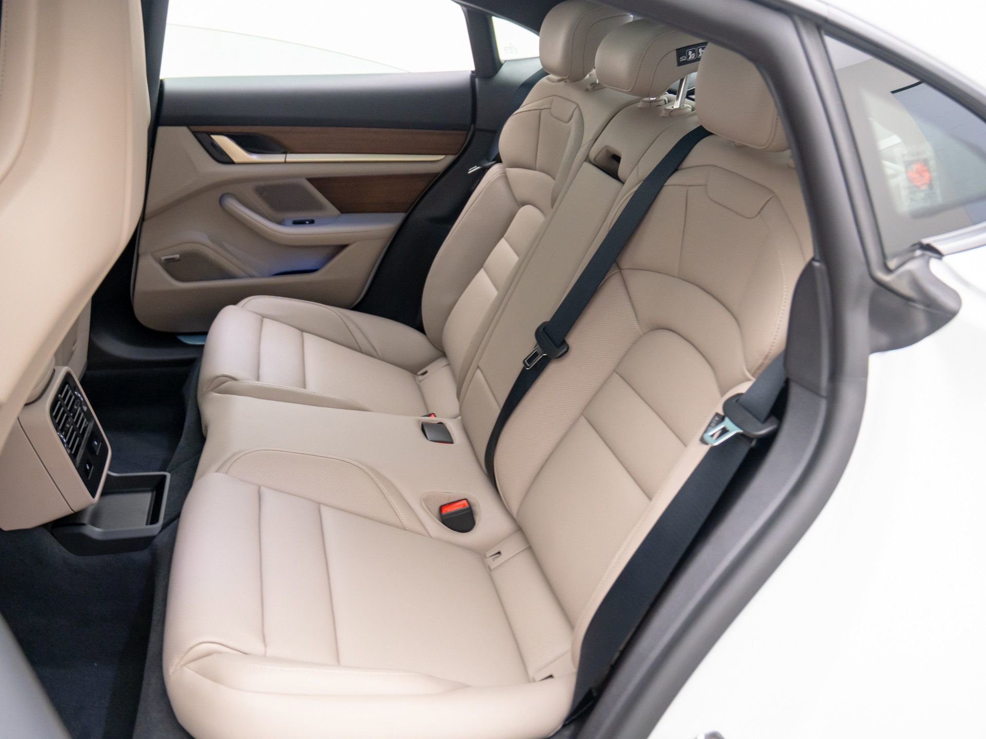 New 2025 Porsche Taycan image 17