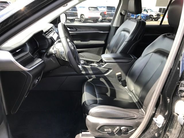 Used 2023 Jeep Grand Cherokee Limited image 14