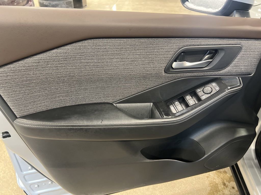 Certified 2023 Nissan Rogue SV image 7