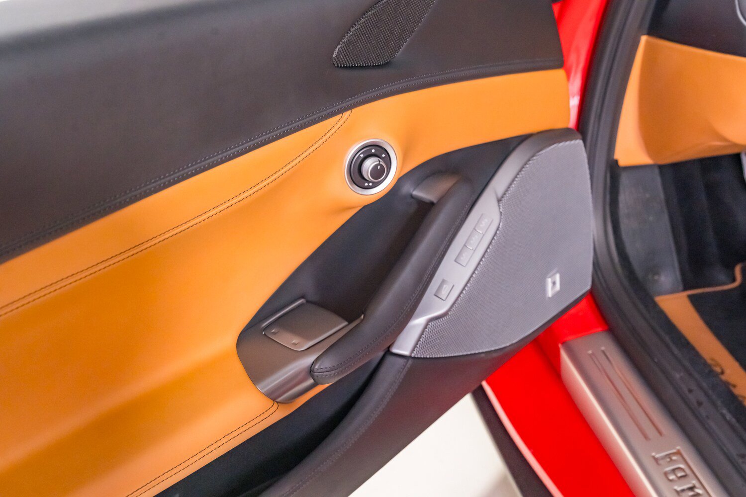 Used 2020 Ferrari Portofino RWD image 31