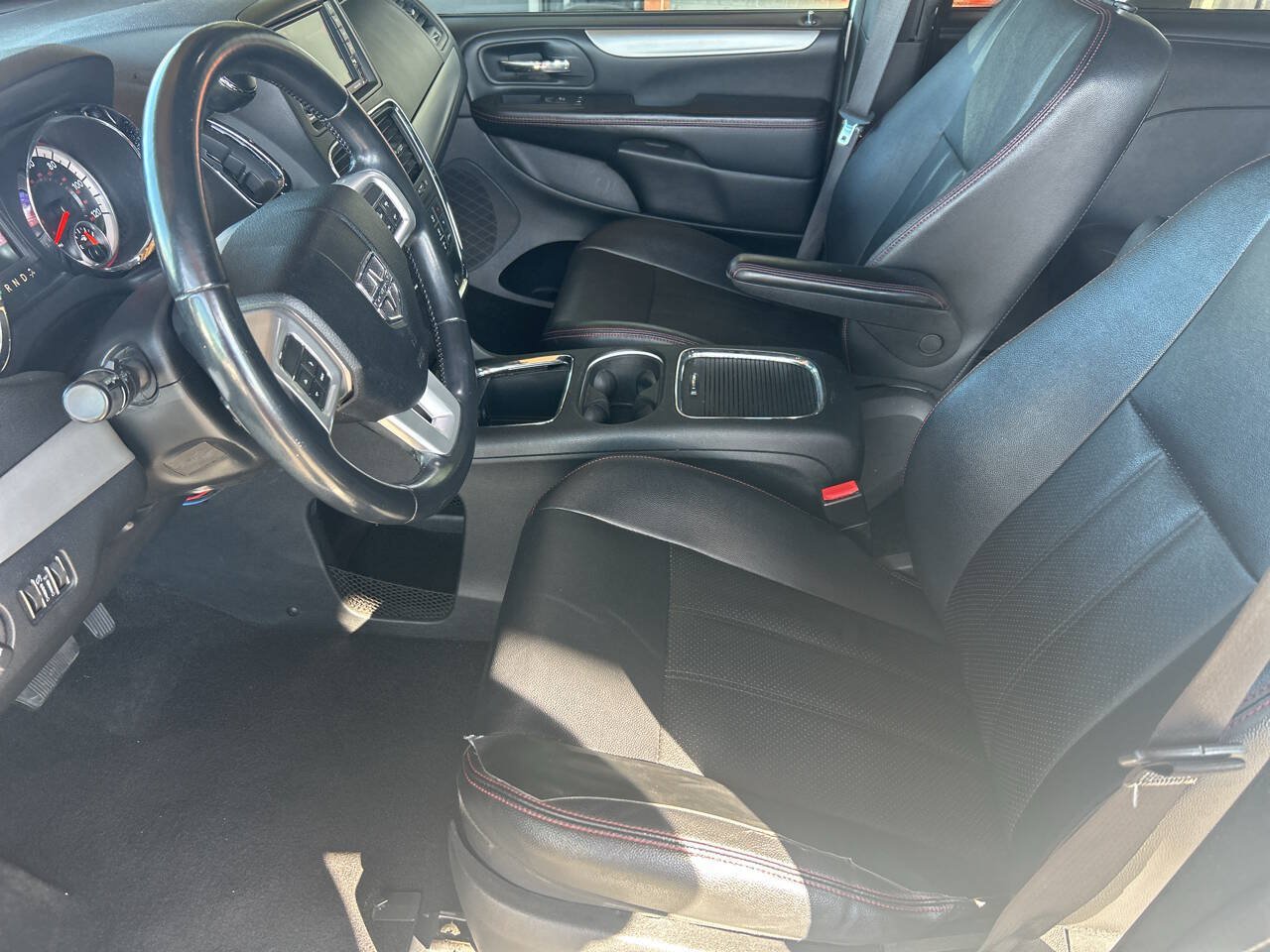 Used 2016 Dodge Grand Caravan R/T FWD image 14