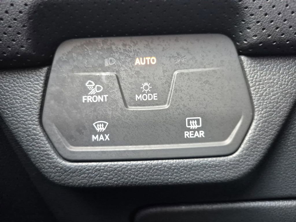 Used 2024 Volkswagen Atlas Cross Sport SE image 25