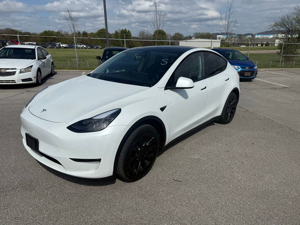 Used 2023 Tesla Model Y Long Range image 2