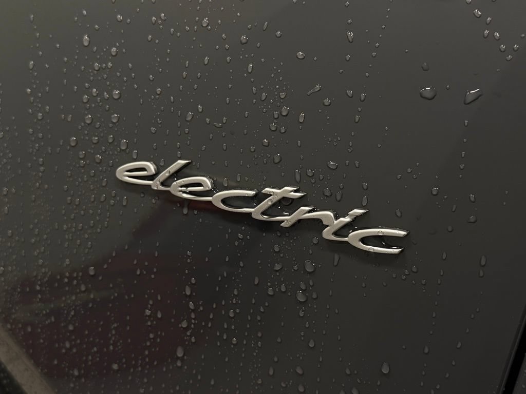 New 2025 Porsche Macan 4S Electric AWD/4WD image 31