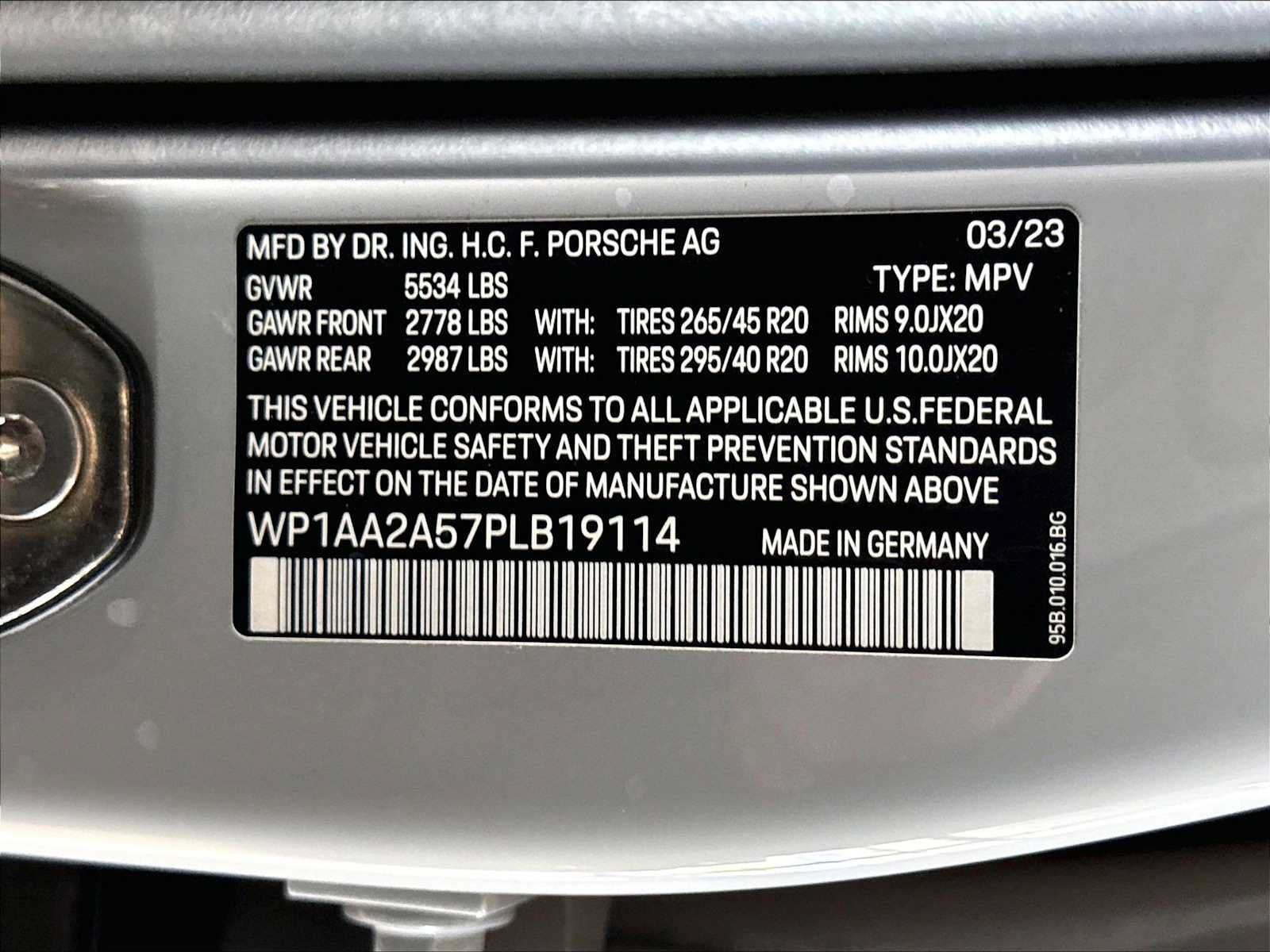 Used 2023 Porsche Macan AWD/4WD image 36