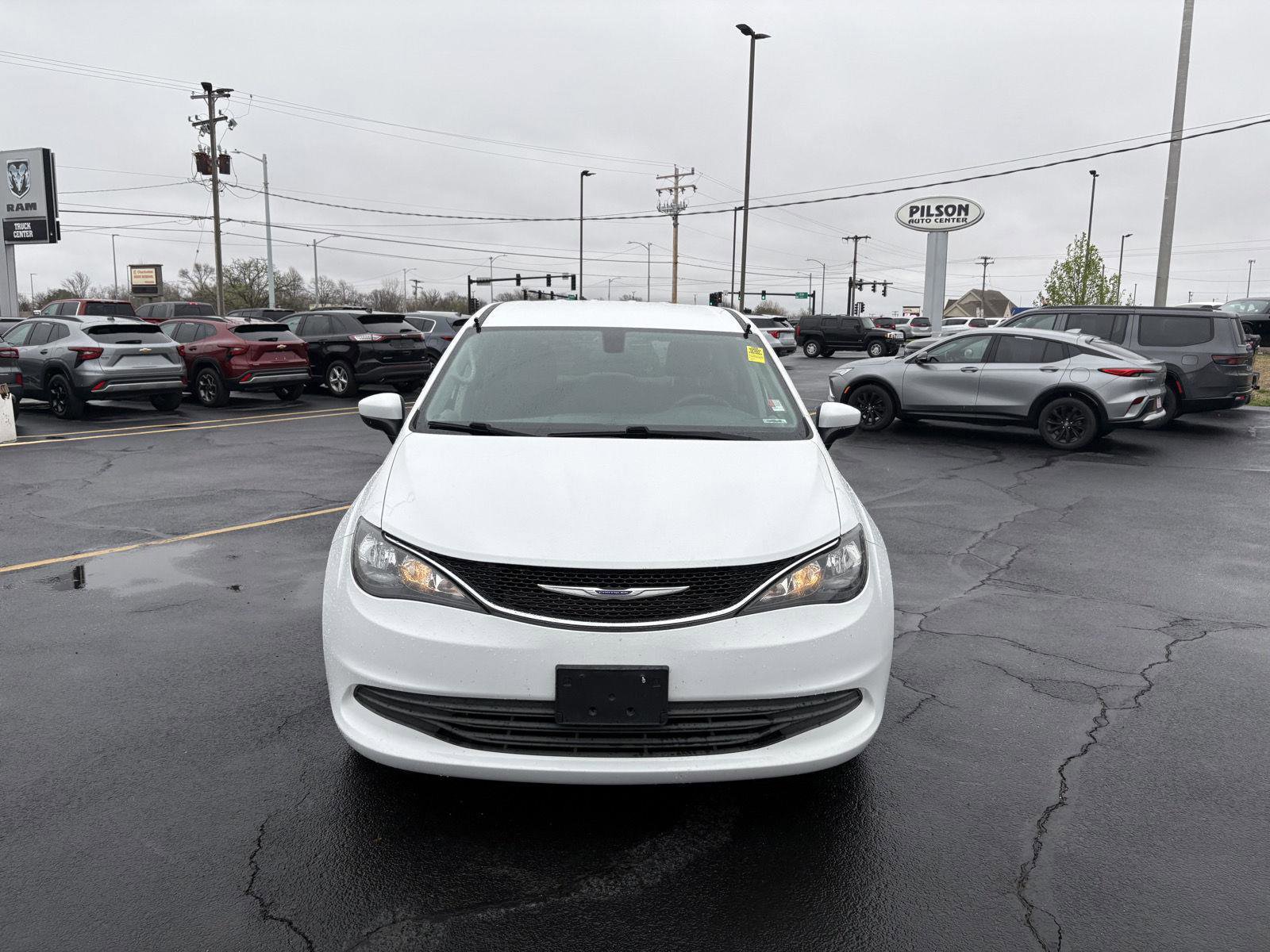 Used 2020 Chrysler Voyager LX FWD image 18
