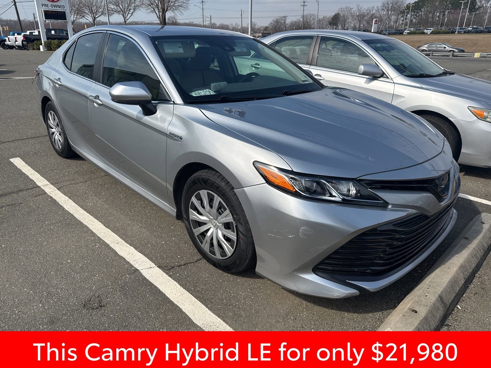Used 2020 Toyota Camry LE image 3