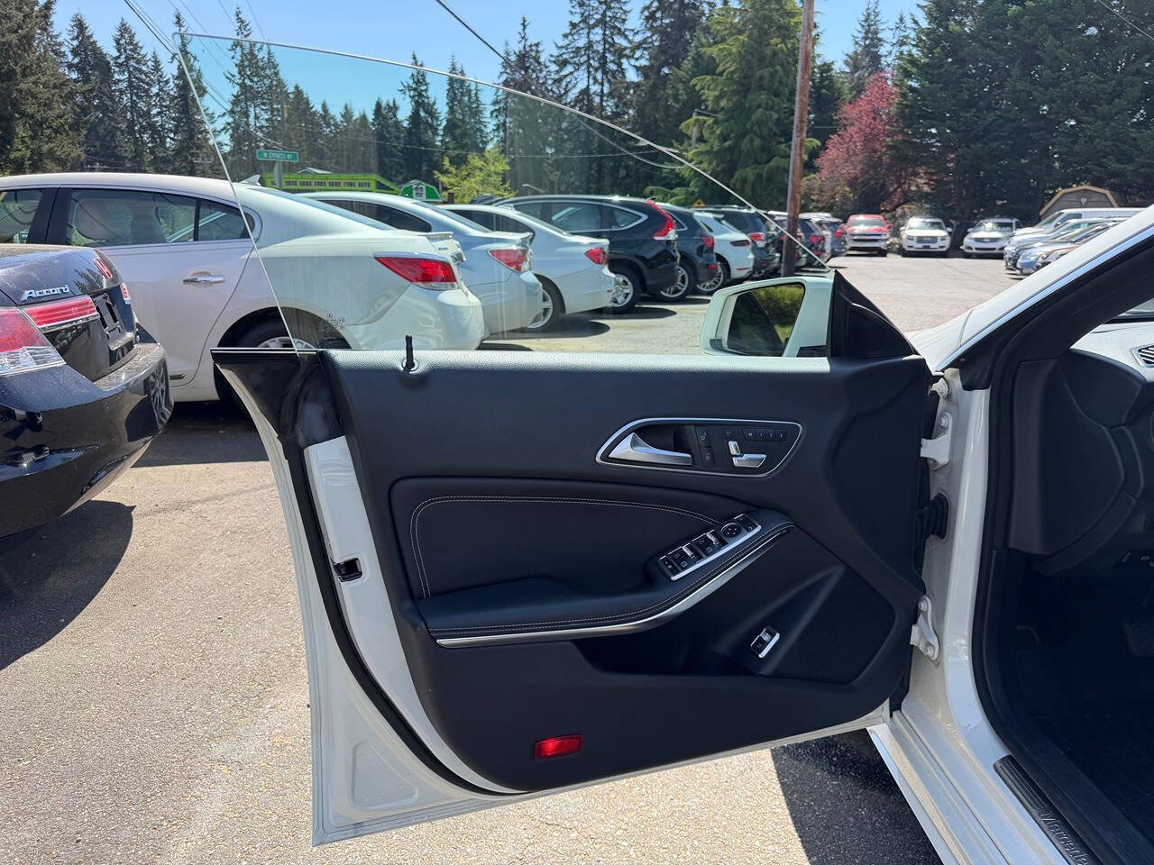 Used 2015 Mercedes-Benz CLA 250 image 27