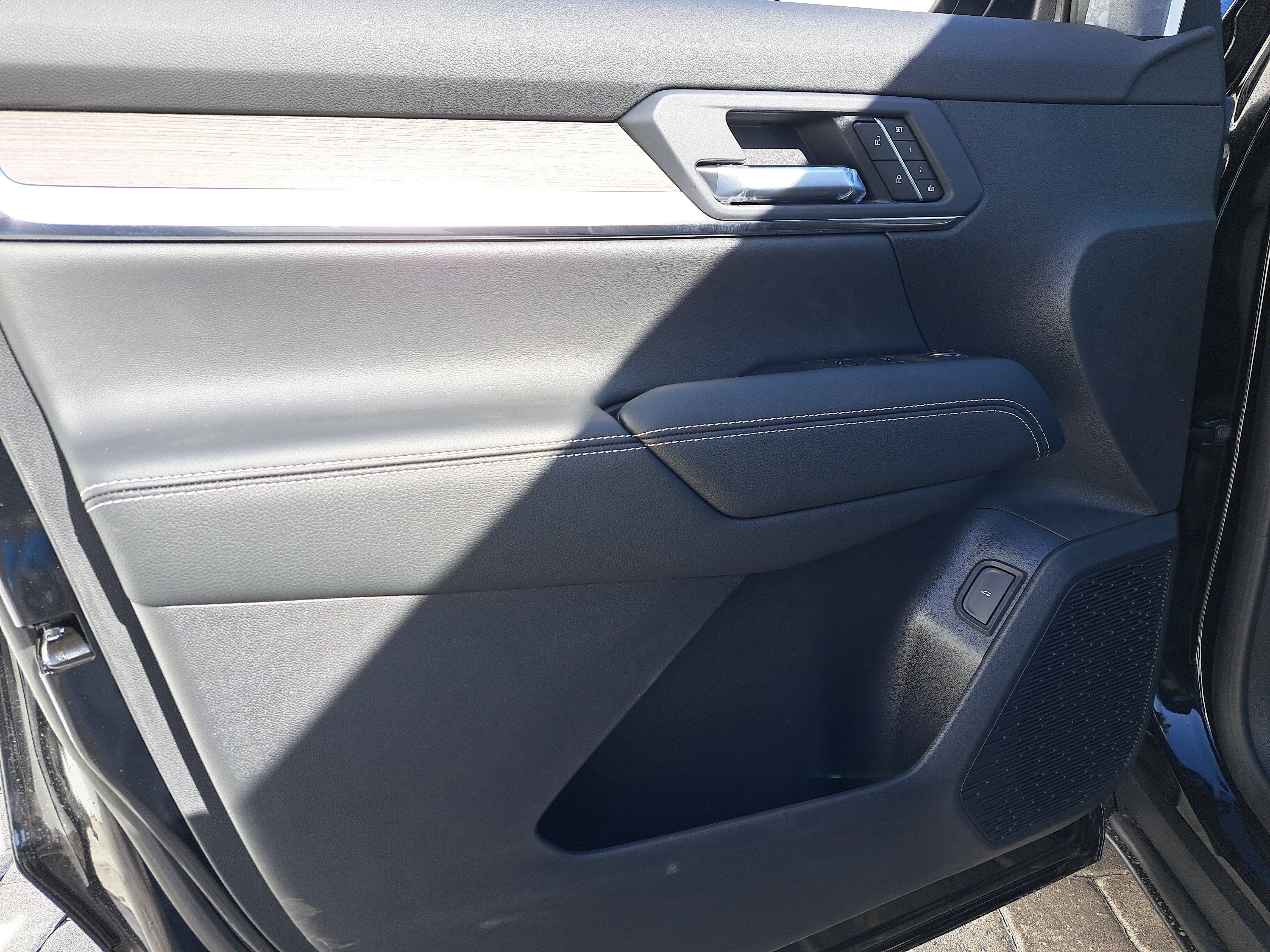New 2026 GMC Terrain Denali w/ LPO, Black Badging Package image 18
