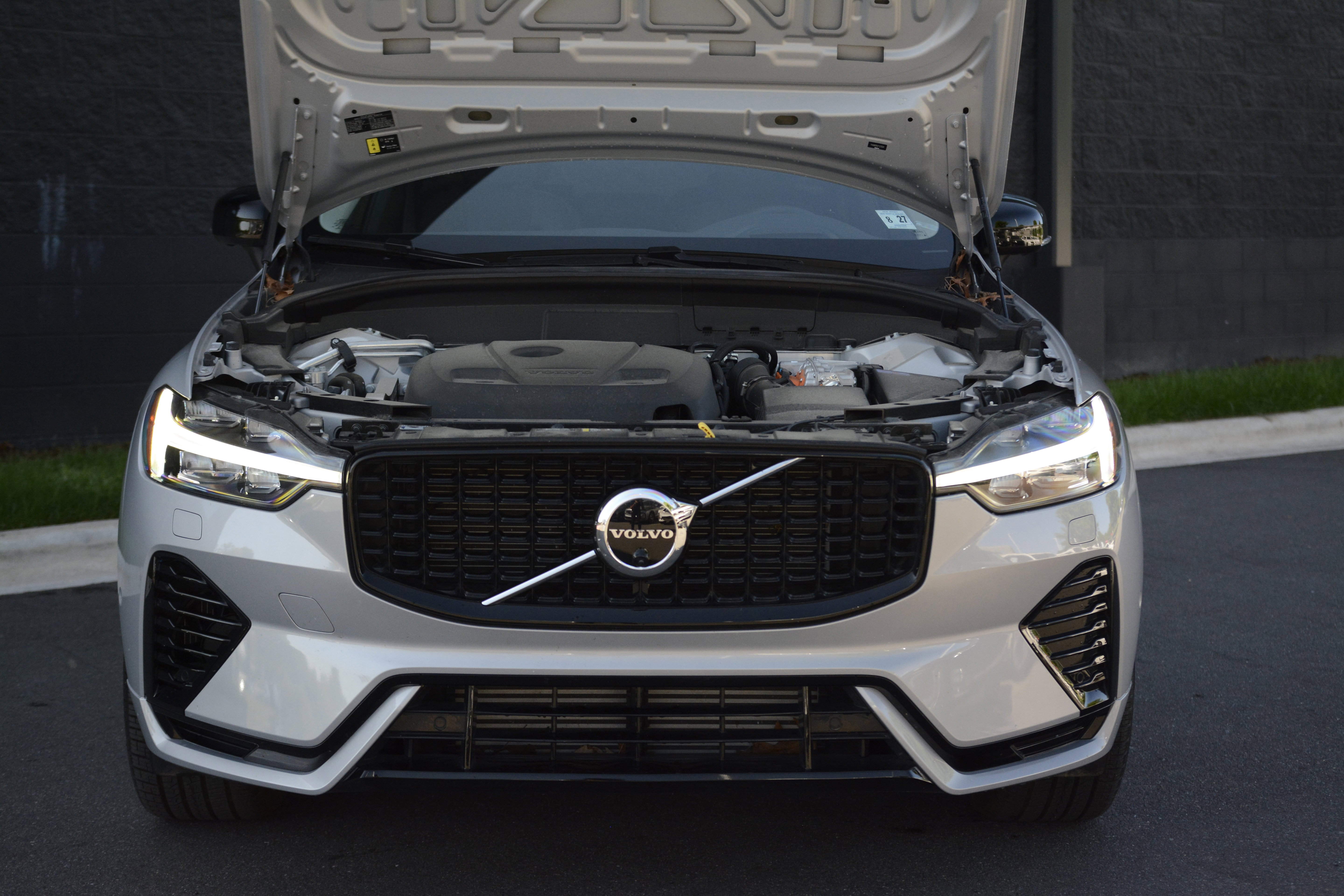 Used 2023 Volvo XC60 T8 Ultimate image 40