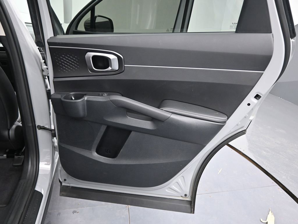 Used 2025 Kia Sorento S w/ Panoramic Sunroof Package image 21