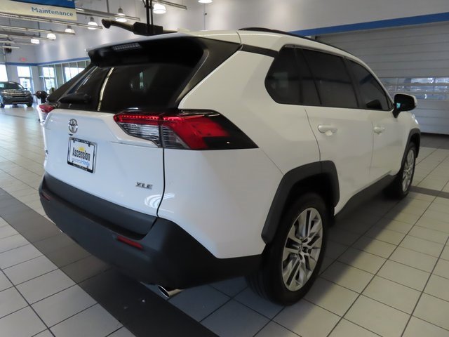 Used 2019 Toyota RAV4 XLE Premium image 14