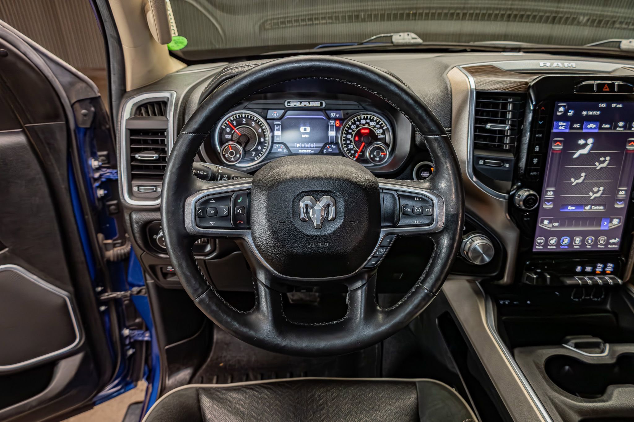Used 2019 RAM 1500 Laramie AWD/4WD image 13