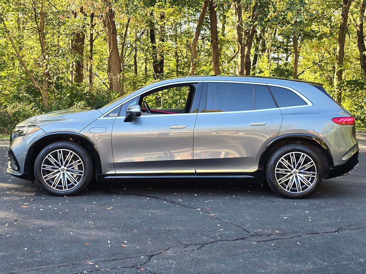 Used 2023 Mercedes-Benz EQS 580 4MATIC SUV image 3