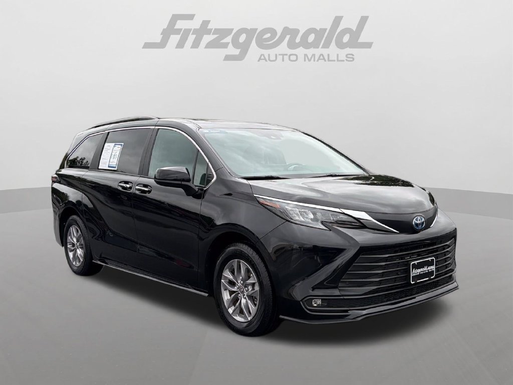 Used 2025 Toyota Sienna XLE