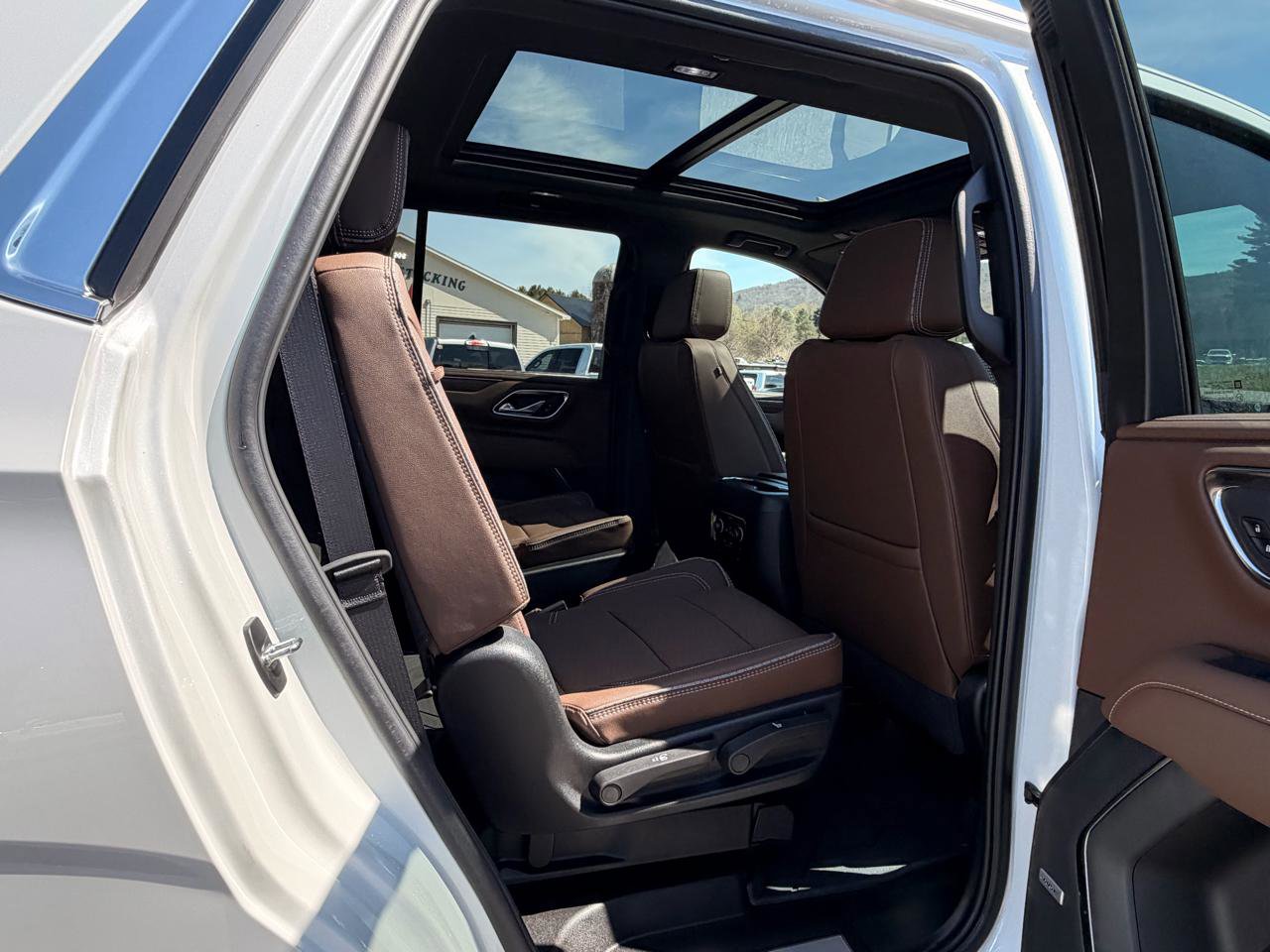 Used 2024 Chevrolet Tahoe High Country AWD/4WD image 34