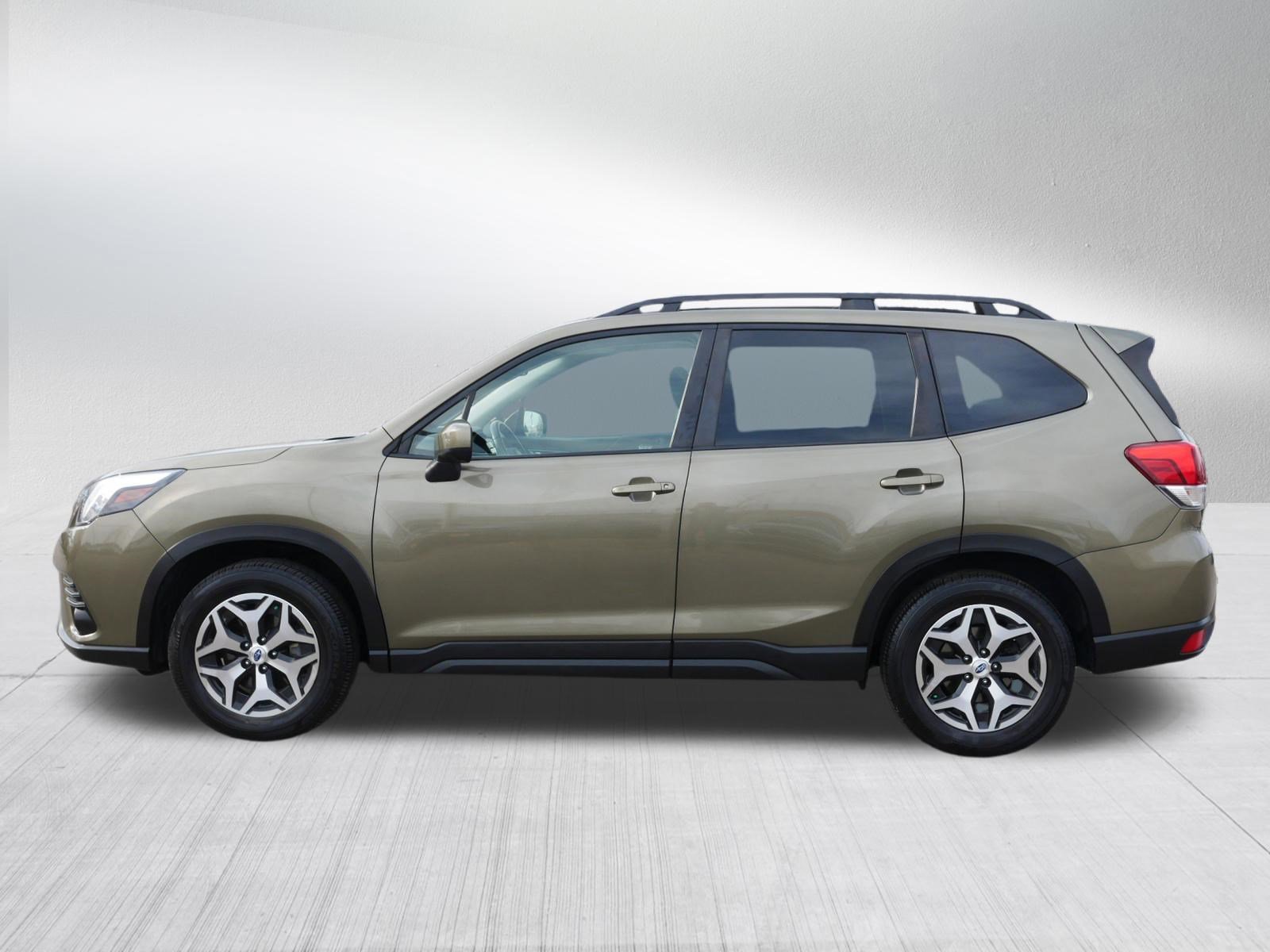 Used 2023 Subaru Forester Premium image 4
