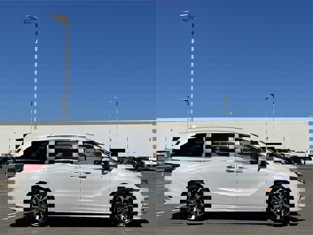 Certified 2023 Honda Odyssey Touring image 3