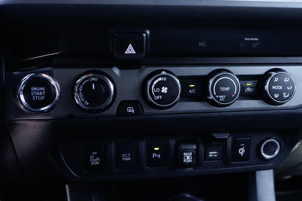 Used 2020 Toyota Tacoma TRD Off-Road w/ Technology Package AWD/4WD image 29