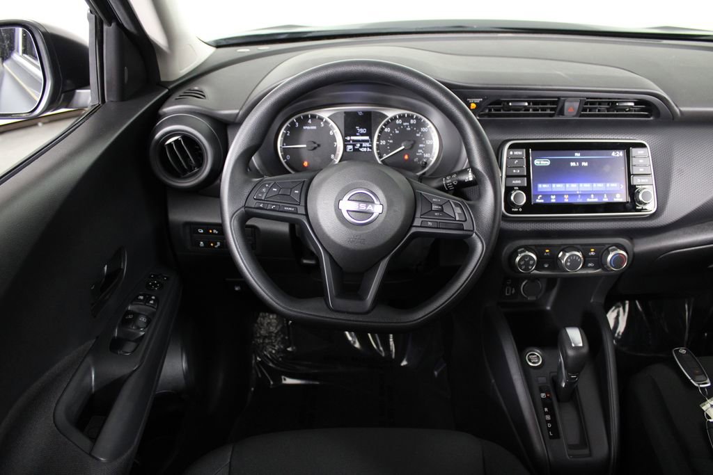 Certified 2025 Nissan Kicks Play S image 7