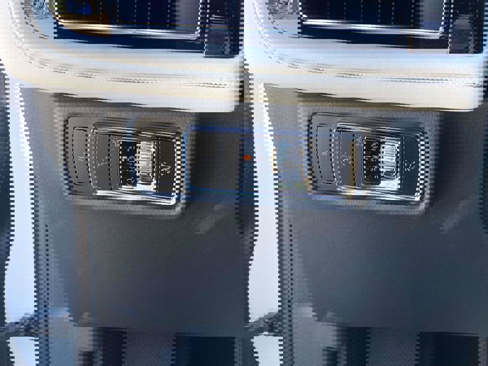 New 2026 Lincoln Aviator 2WD w/ Jet Appearance Package image 31