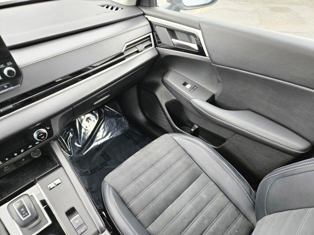 Used 2024 Mitsubishi Outlander SE image 15