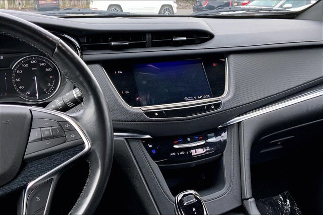 Used 2024 Cadillac XT5 Premium Luxury image 5