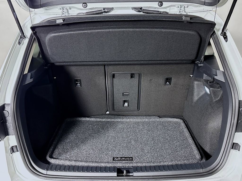 New 2025 Volkswagen Taos SEL image 22