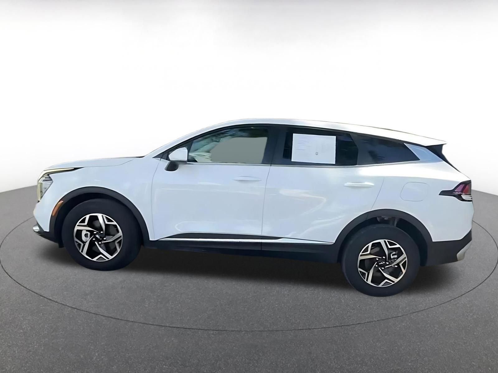 Used 2025 Kia Sportage LX AWD/4WD image 10