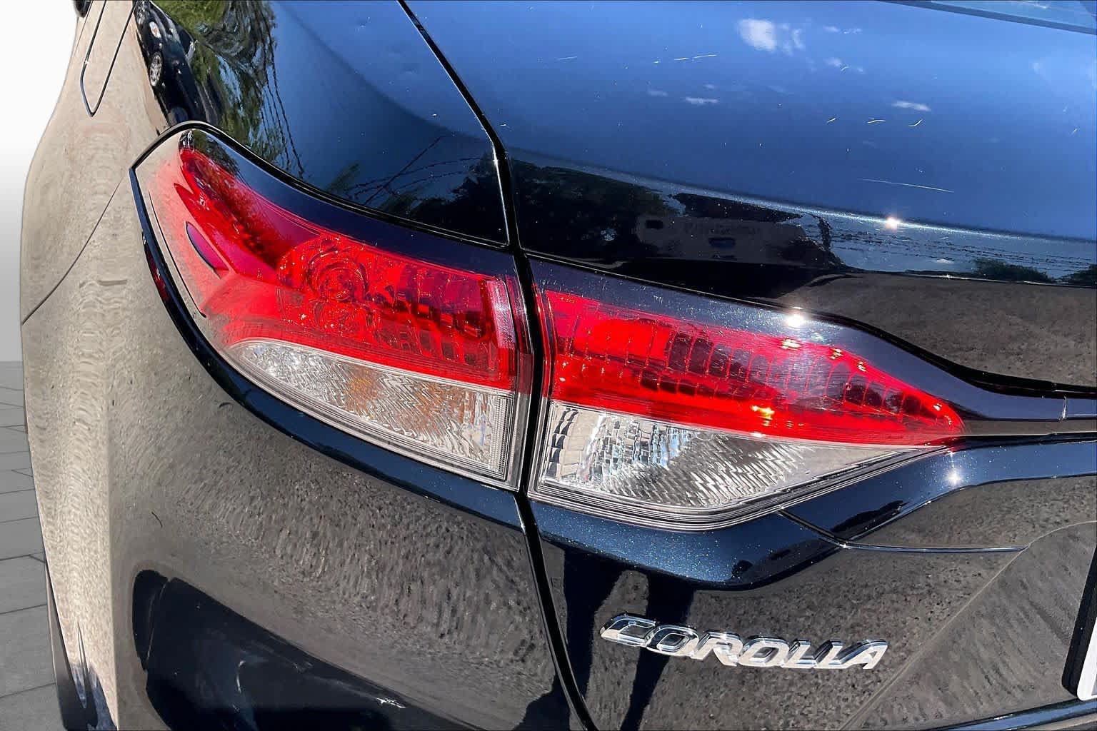 Used 2025 Toyota Corolla LE FWD image 25
