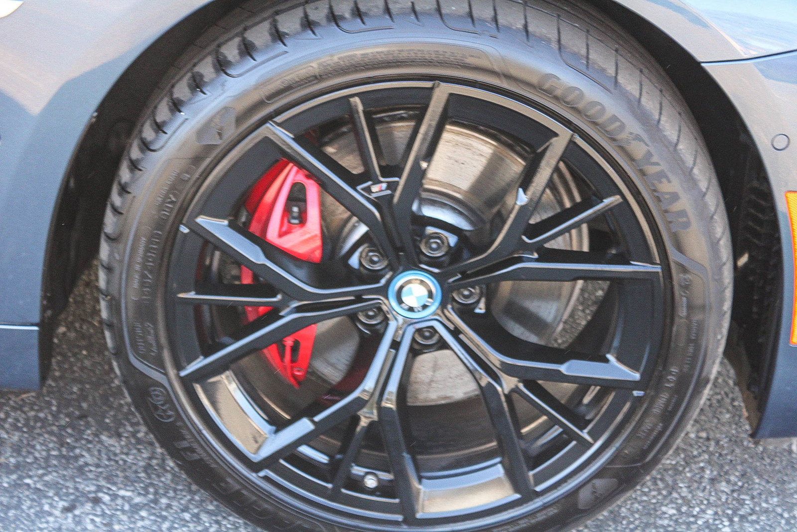 Used 2023 BMW 530e w/ M Sport Package image 10