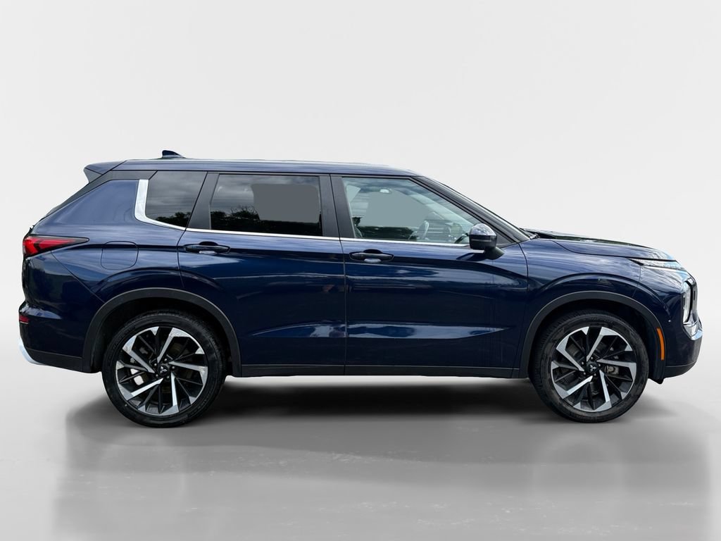 Used 2024 Mitsubishi Outlander SE AWD/4WD image 3