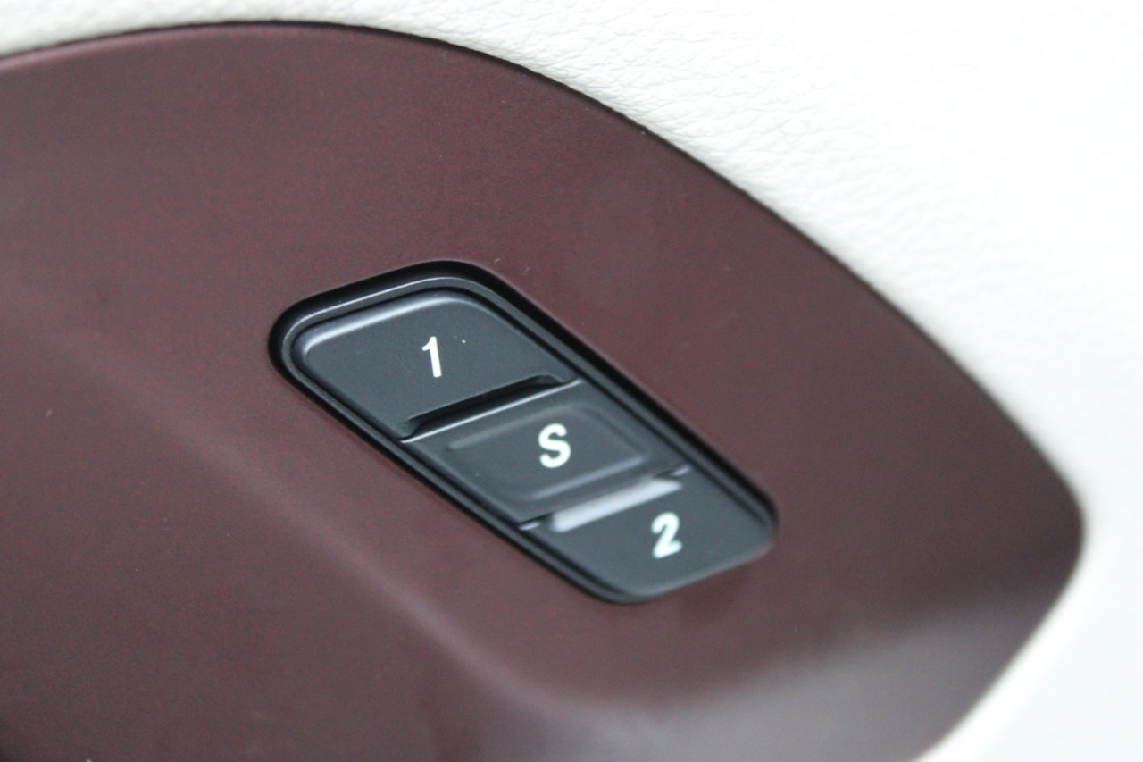 Used 2018 Chrysler Pacifica Limited image 18