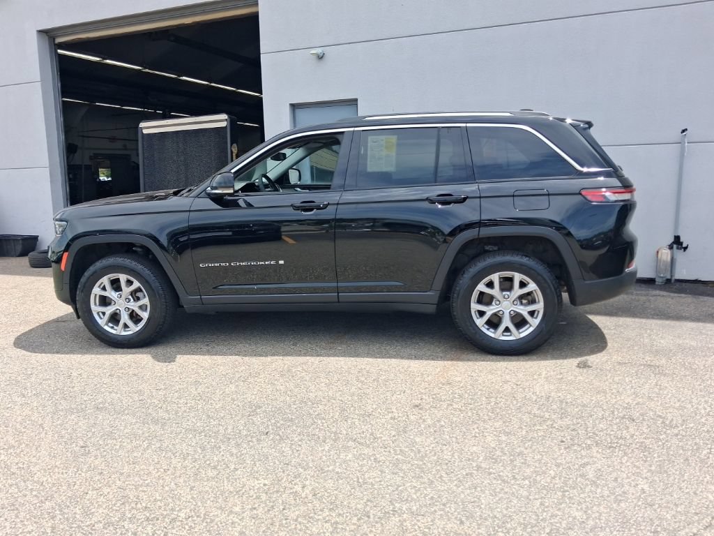 Certified 2023 Jeep Grand Cherokee Limited AWD/4WD image 6