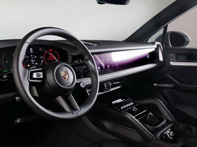 Certified 2026 Porsche Cayenne AWD/4WD image 4