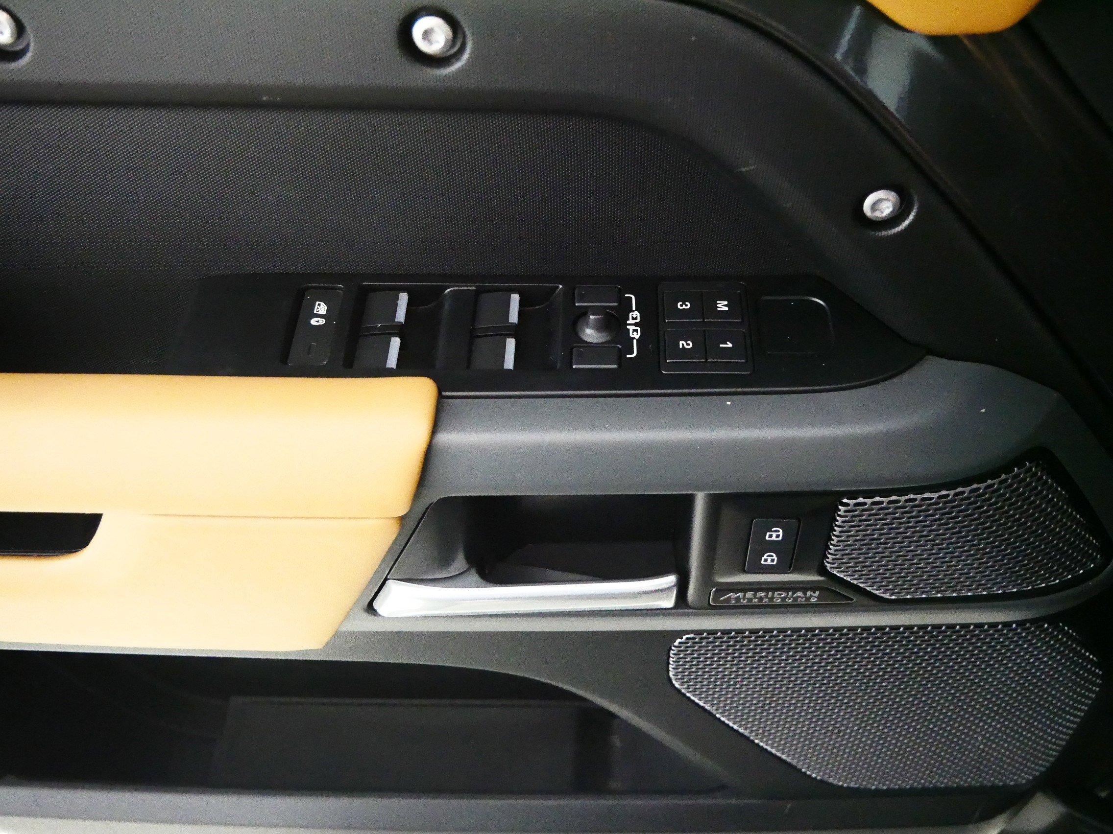 Used 2024 Land Rover Defender 110 X image 19