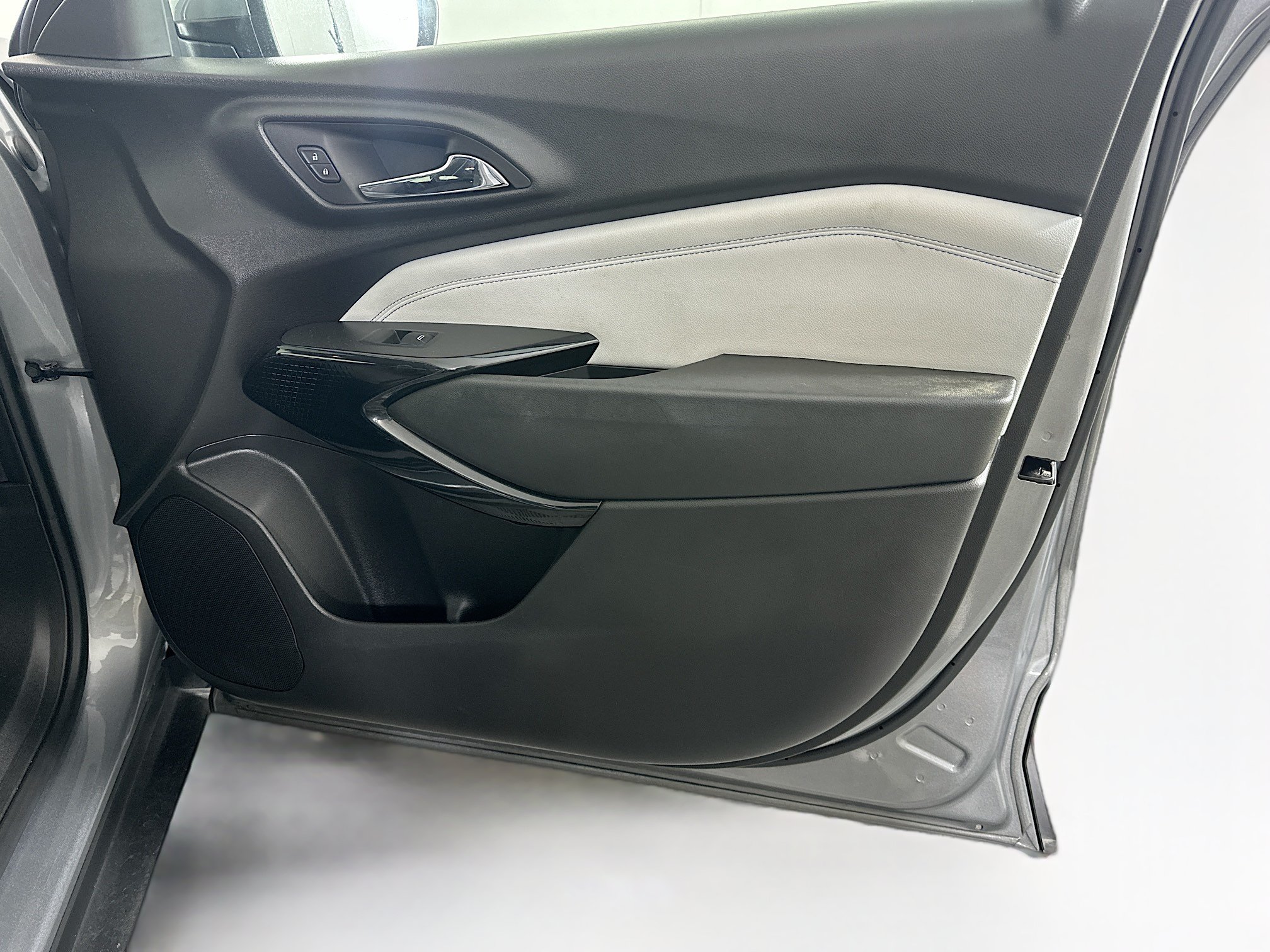 Used 2024 Chevrolet Trax LT FWD image 29
