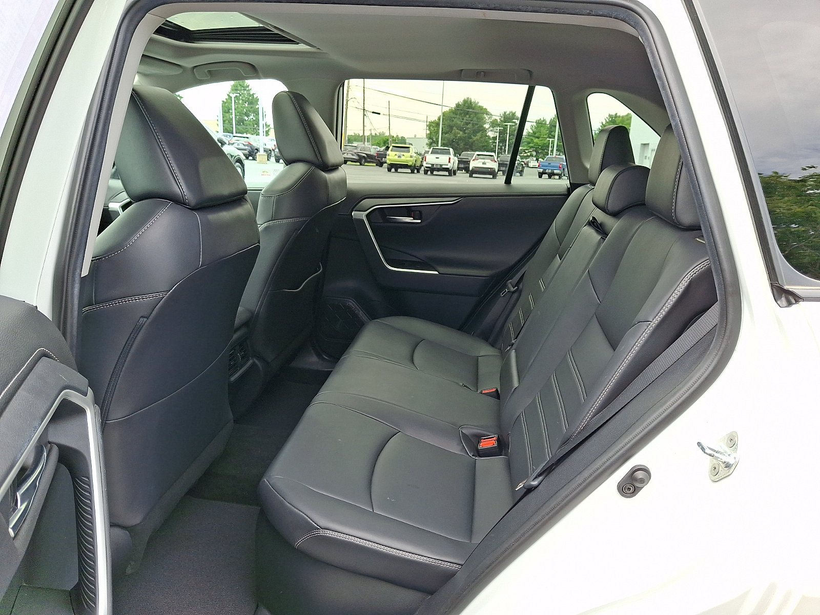 Used 2019 Toyota RAV4 Limited w/ Carpet Mat Package AWD/4WD image 11