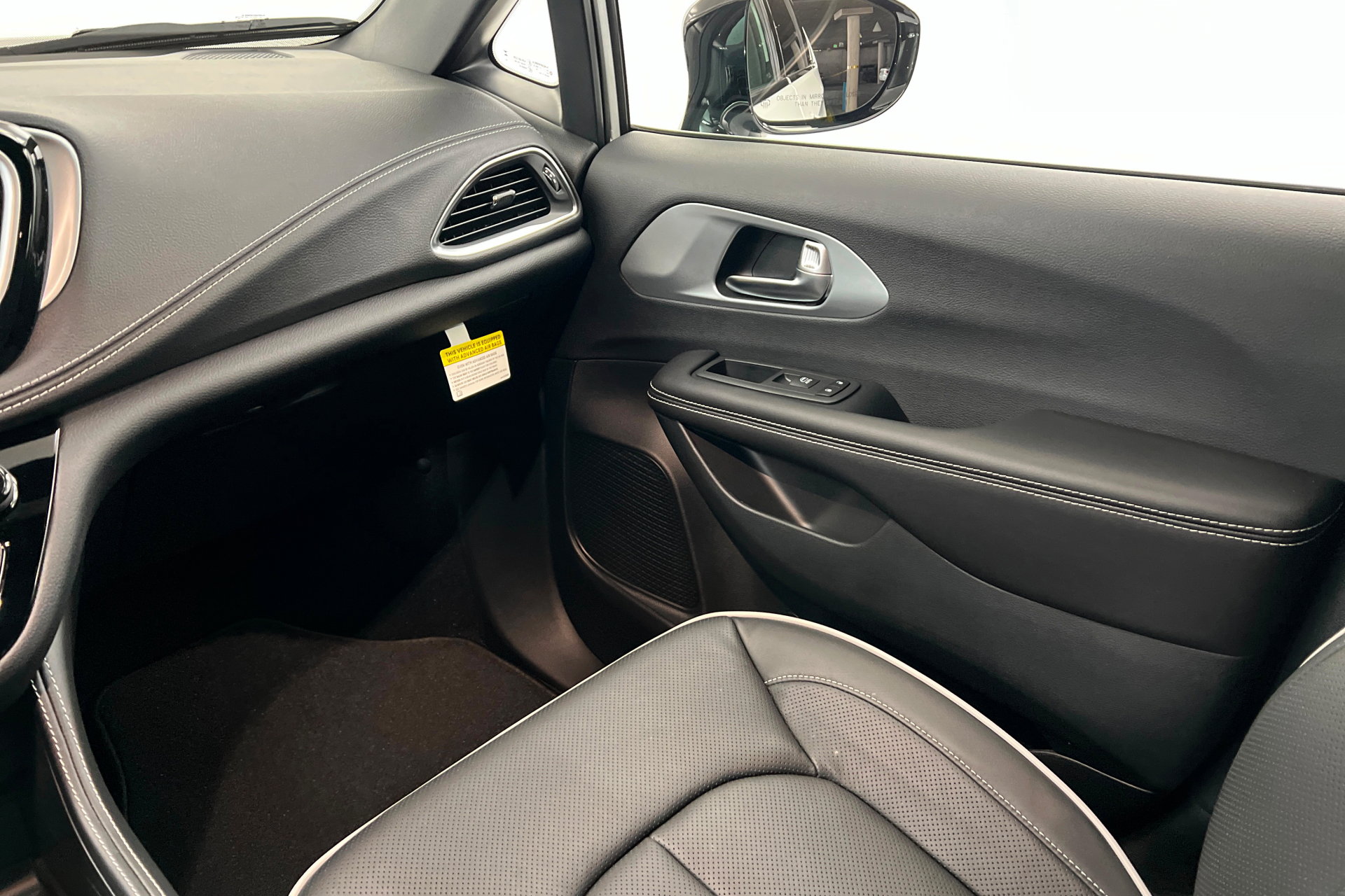 New 2026 Chrysler Pacifica Limited w/ Trailer Tow Group image 10