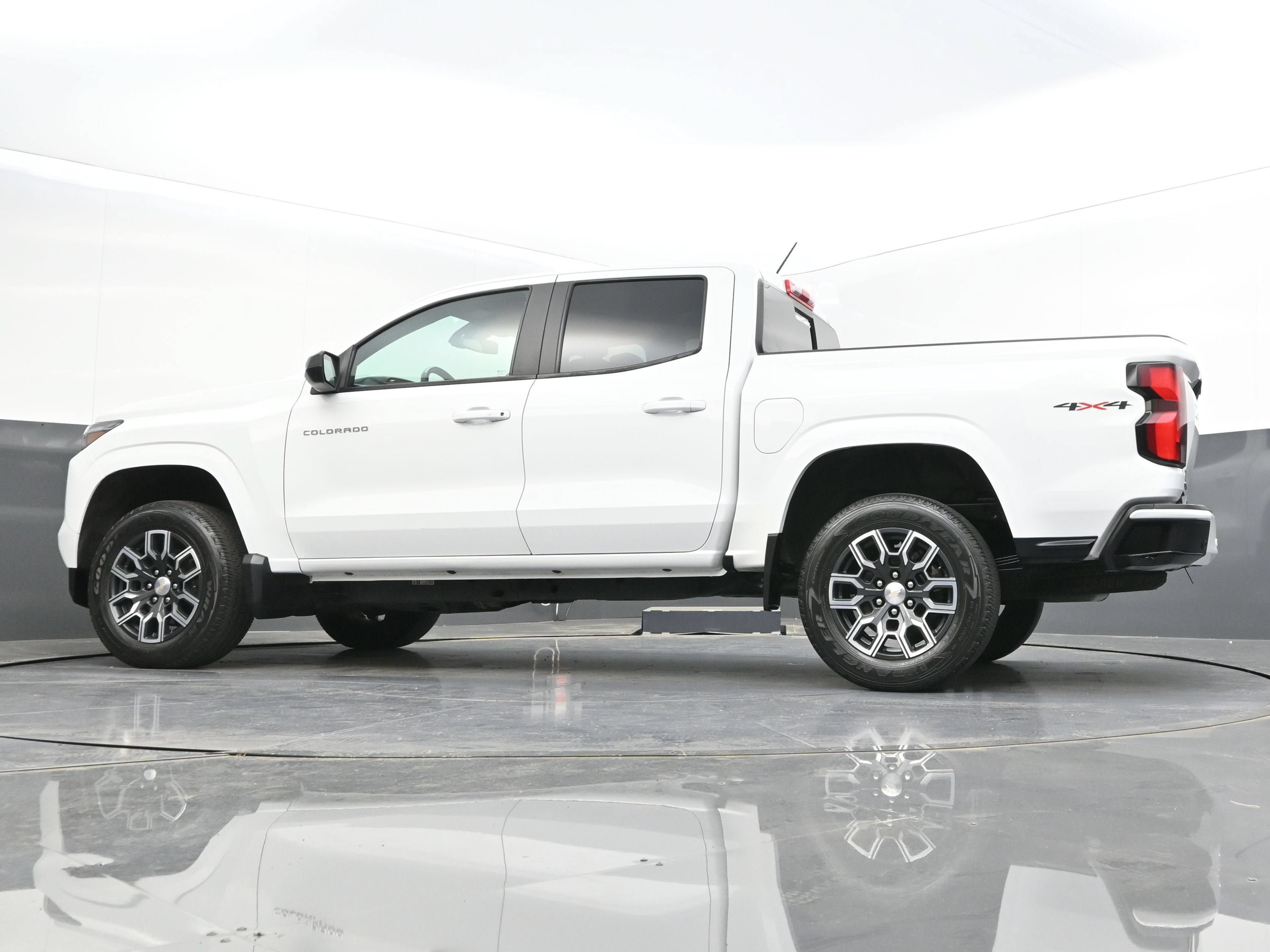 Used 2023 Chevrolet Colorado LT w/ LT Convenience Package III AWD/4WD image 41