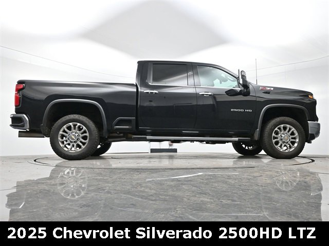 Used 2025 Chevrolet Silverado 2500 LTZ w/ LTZ Premium Package image 16
