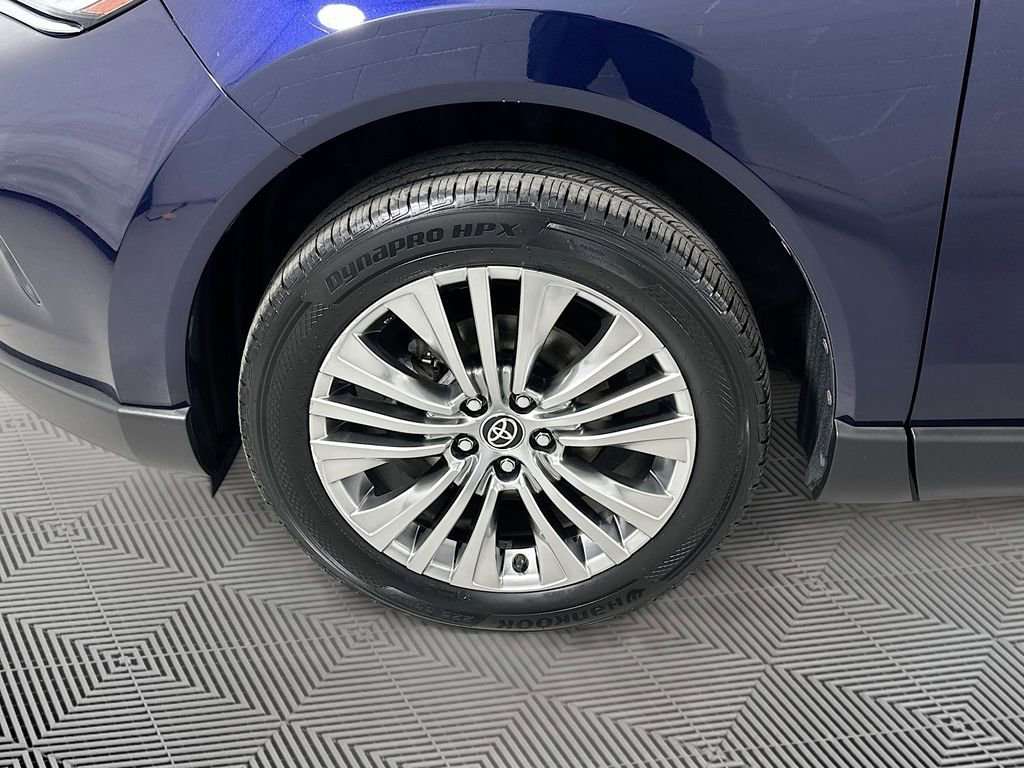 Used 2021 Toyota Venza XLE w/ Softex Package AWD/4WD image 25