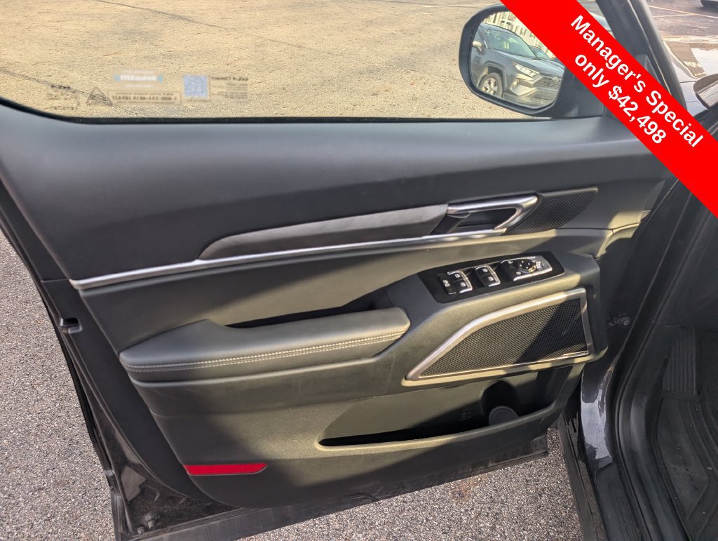 Used 2025 Kia Telluride AWD image 12