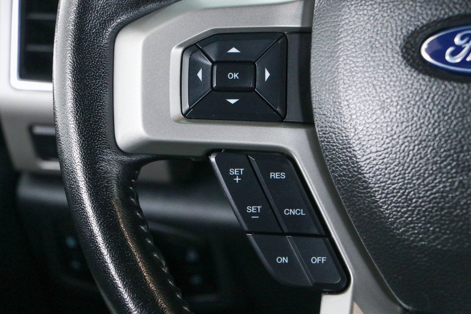 Used 2022 Ford F350 Lariat w/ Lariat Ultimate Package AWD/4WD image 14