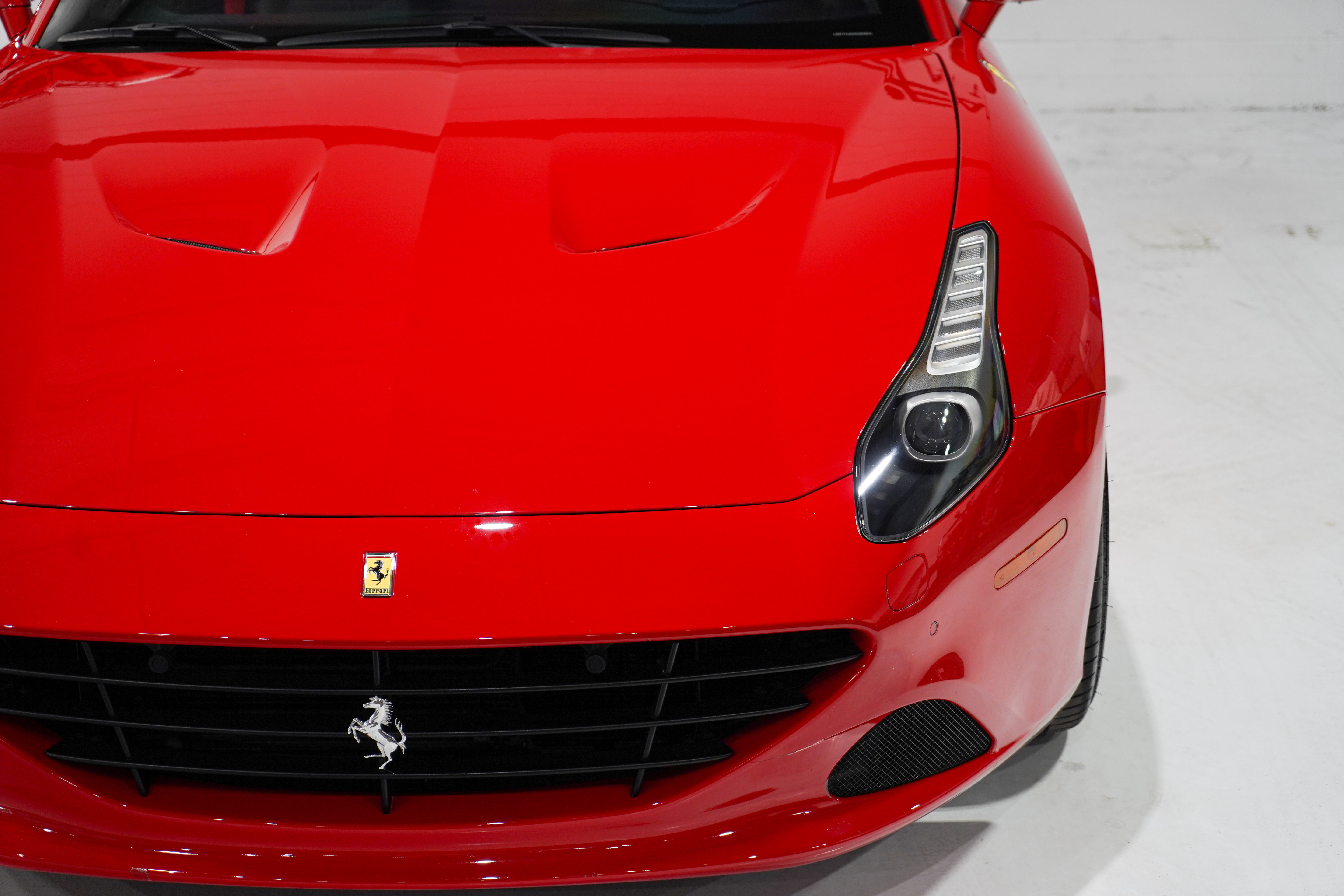 Used 2017 Ferrari California T RWD image 28