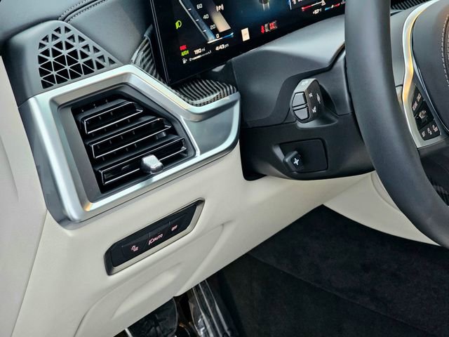 Used 2025 BMW X7 M60i image 18