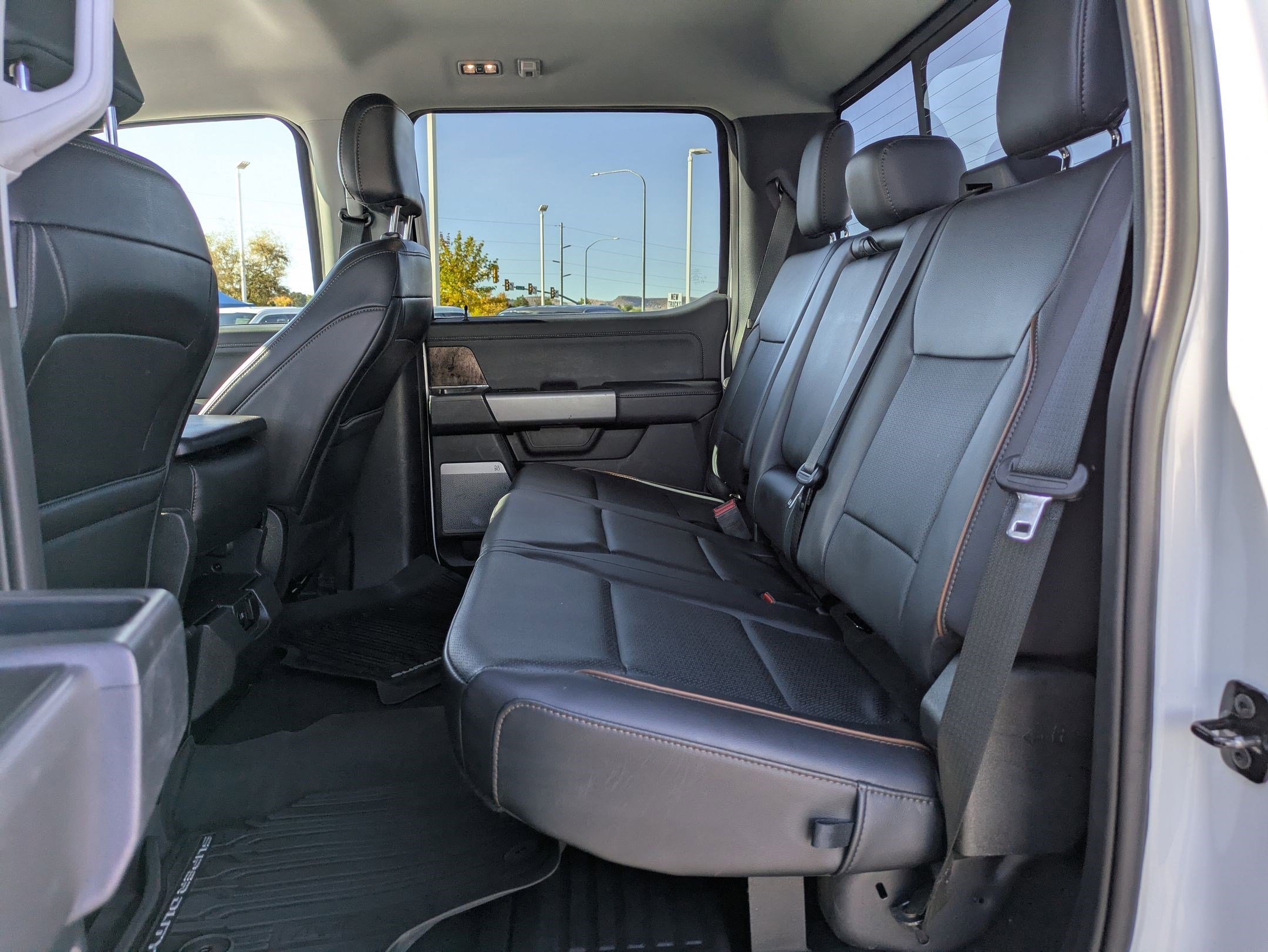 Used 2025 Ford F350 Lariat image 27