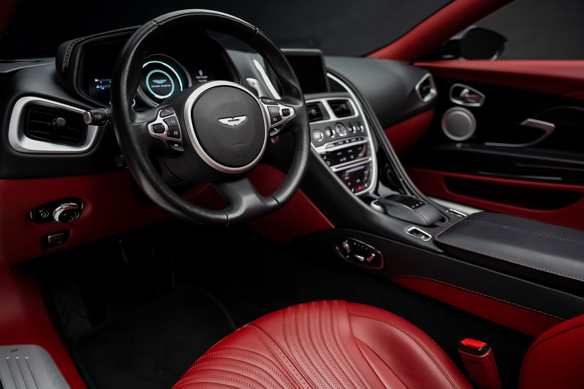 Used 2019 Aston Martin DB11 Volante RWD image 2
