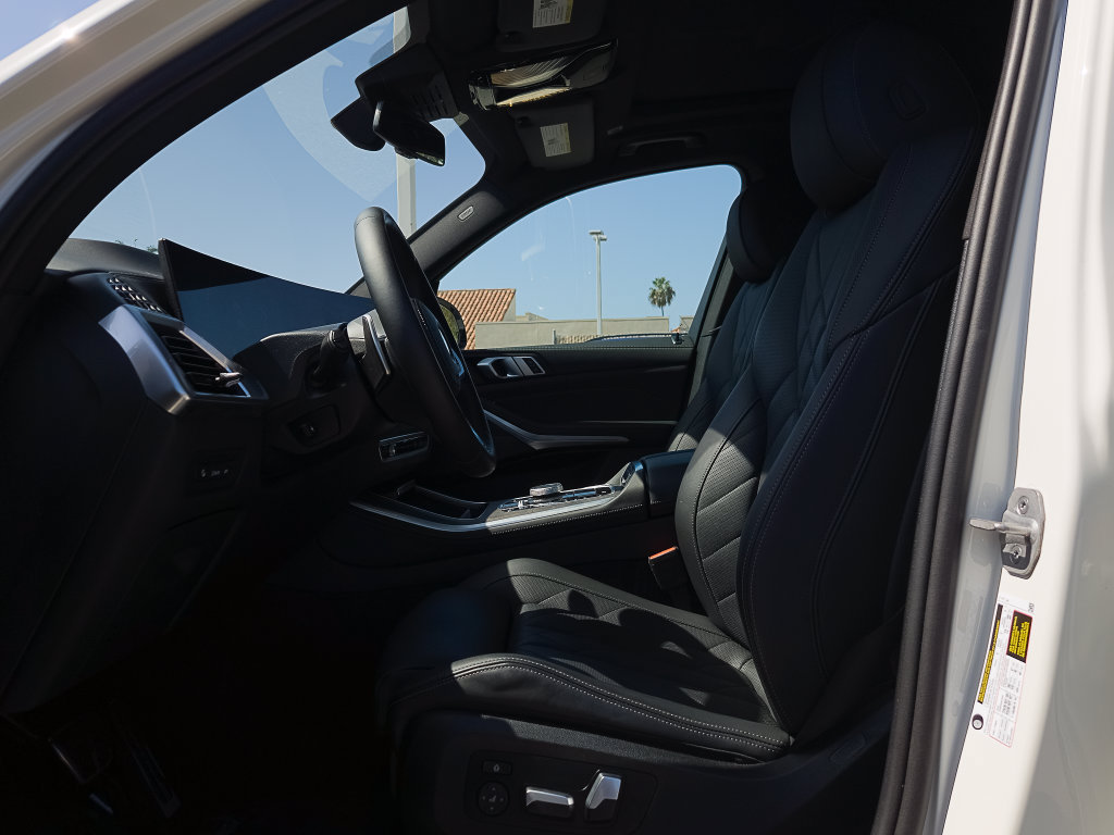 Used 2024 BMW X5 sDrive40i w/ M Sport Package RWD image 9
