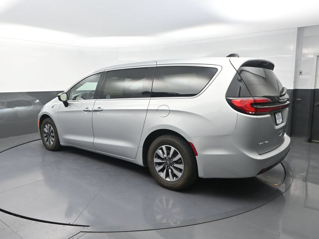 Used 2024 Chrysler Pacifica Limited FWD image 8